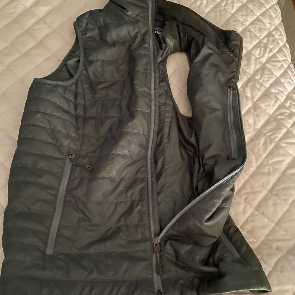 Patagonia Women's Nano Puff Vest M — Pesto Green - Picture 7 of 8